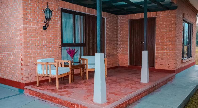 Miraaya Wellness And Golf Resort Читван Екстериор снимка