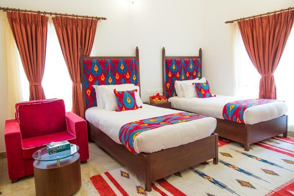 Miraaya Wellness And Golf Resort Читван Екстериор снимка