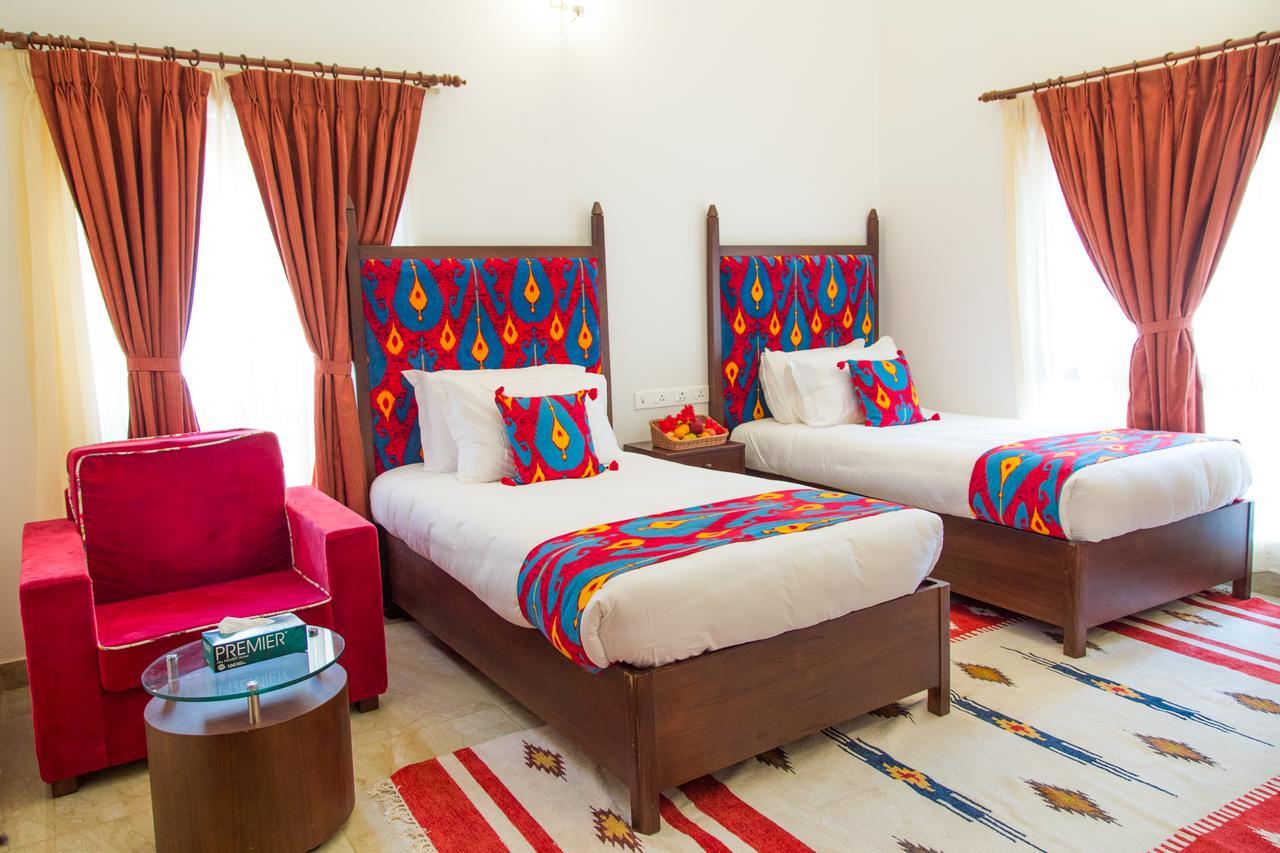 Miraaya Wellness And Golf Resort Читван Екстериор снимка