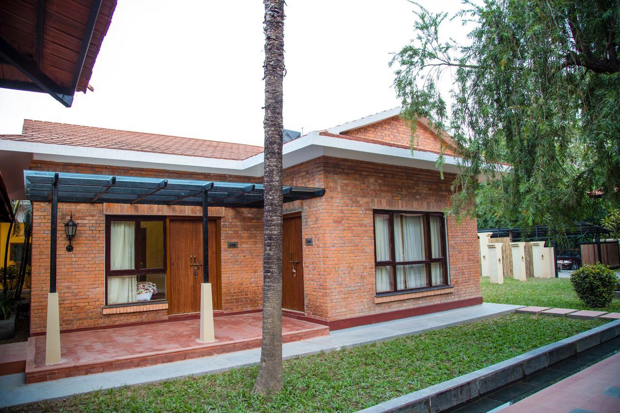 Miraaya Wellness And Golf Resort Читван Екстериор снимка