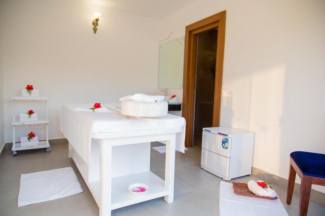 Miraaya Wellness And Golf Resort Читван Екстериор снимка