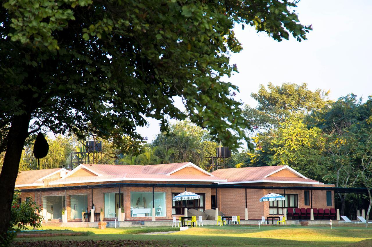 Miraaya Wellness And Golf Resort Читван Екстериор снимка