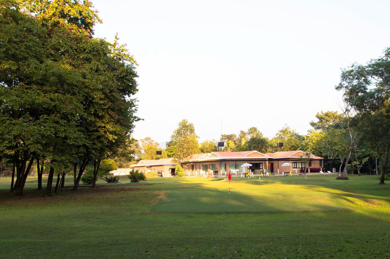 Miraaya Wellness And Golf Resort Читван Екстериор снимка