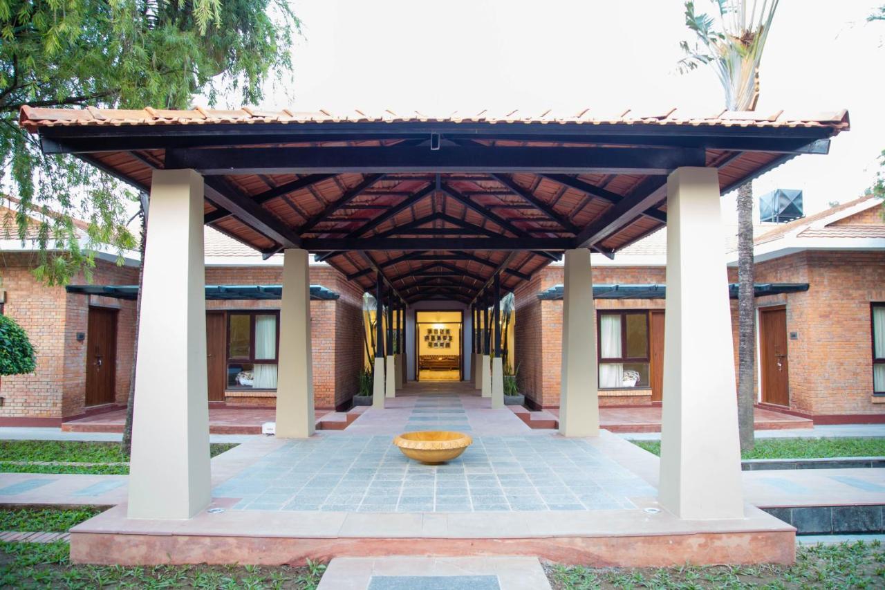 Miraaya Wellness And Golf Resort Читван Екстериор снимка