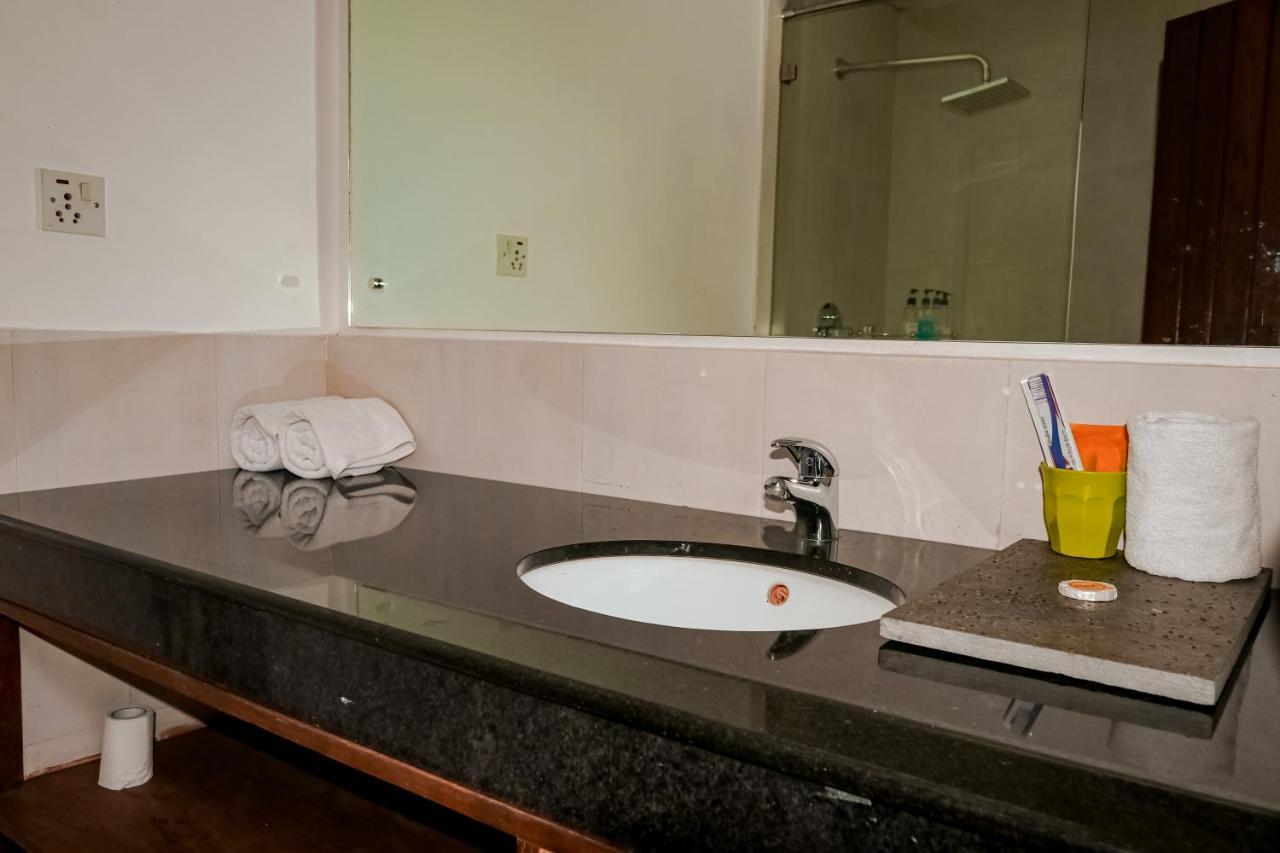 Miraaya Wellness And Golf Resort Читван Екстериор снимка