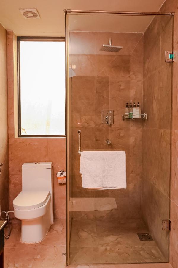 Miraaya Wellness And Golf Resort Читван Екстериор снимка